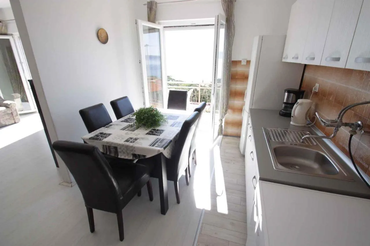 Apartments In Novi Vinodolski 39371