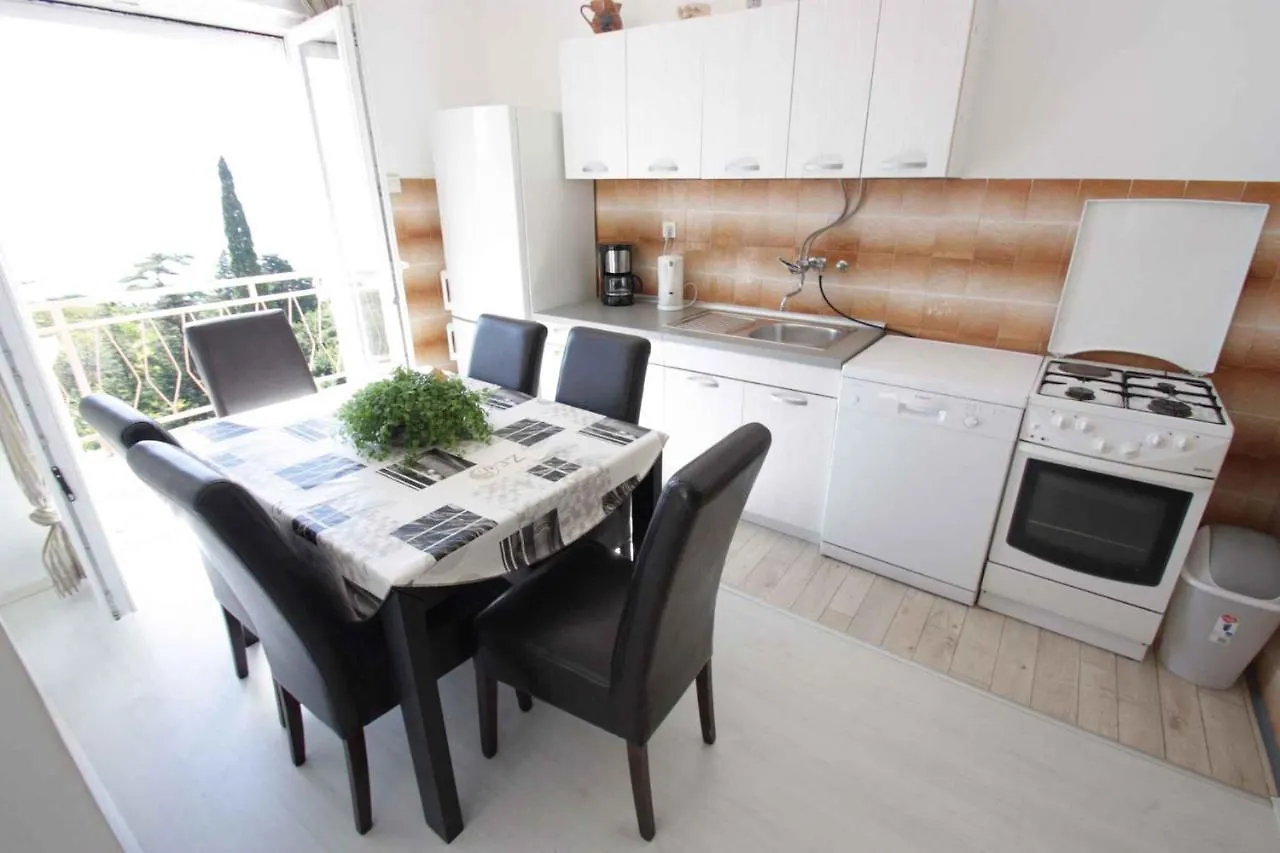 Apartments In Novi Vinodolski 39371