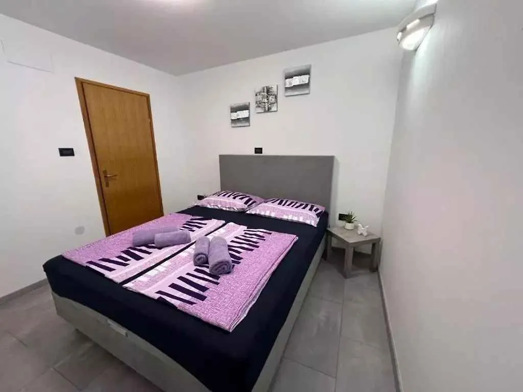 Apartments In Novi Vinodolski 39371
