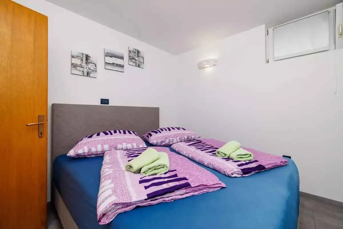 Apartments In Novi Vinodolski 39371