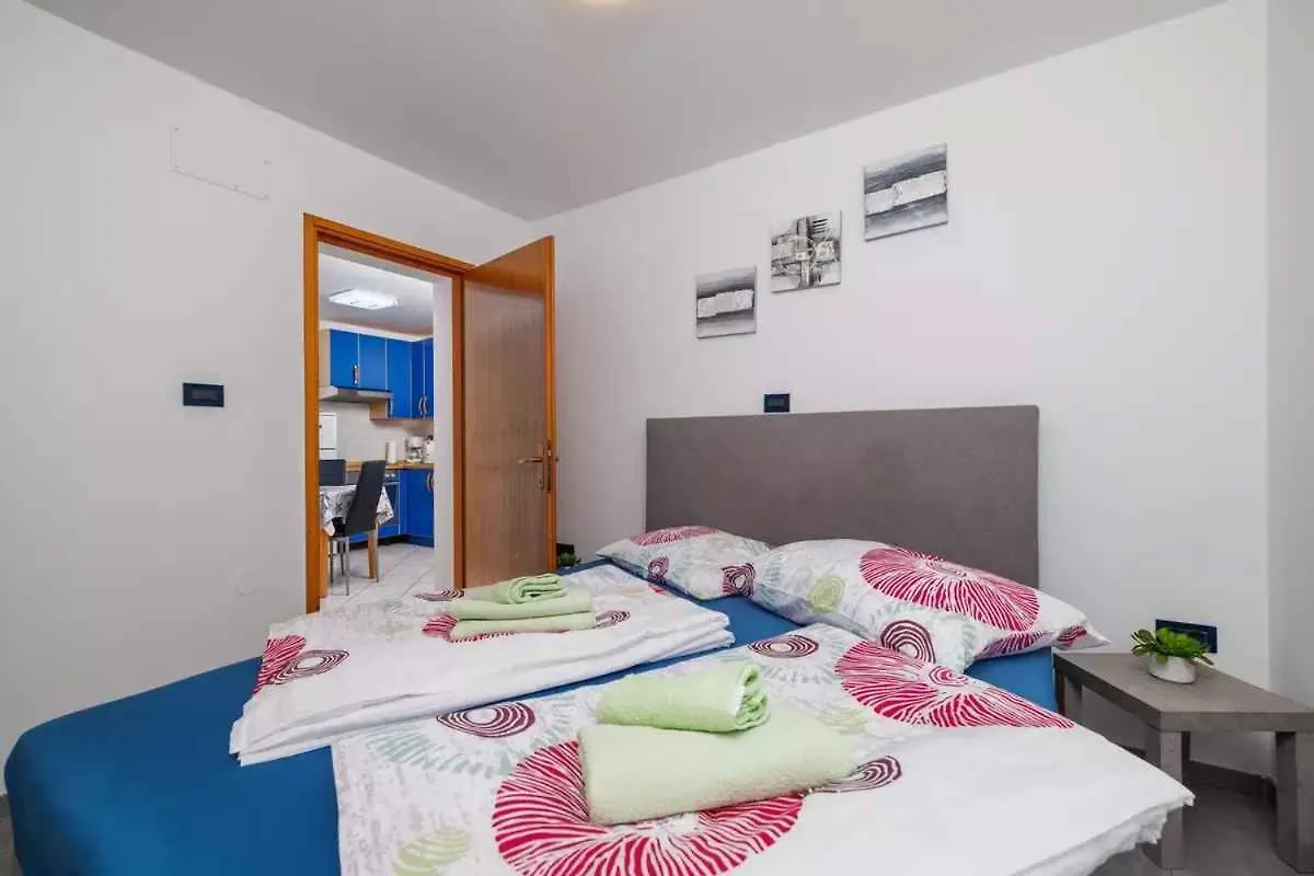 Apartments In Novi Vinodolski 39371