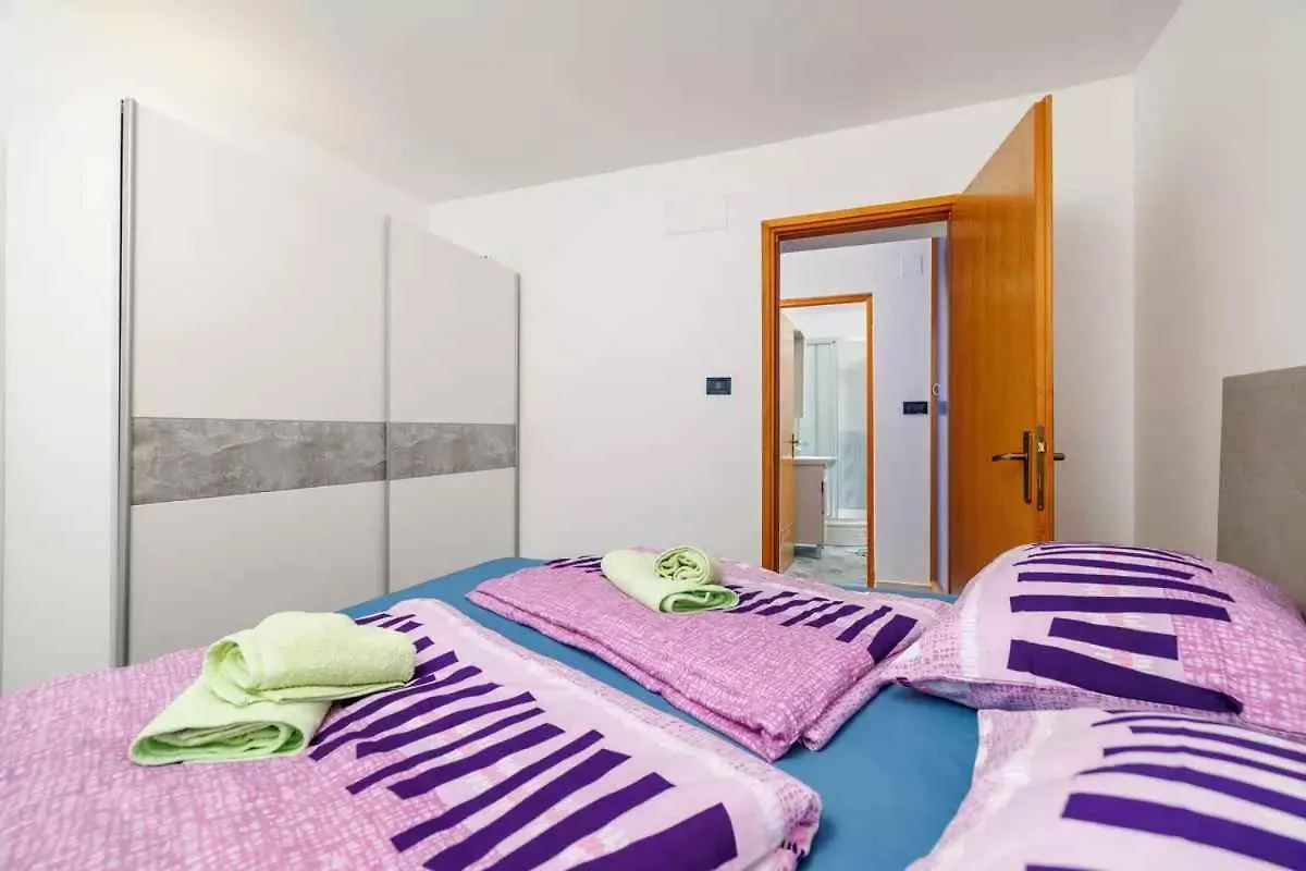 Apartments In Novi Vinodolski 39371