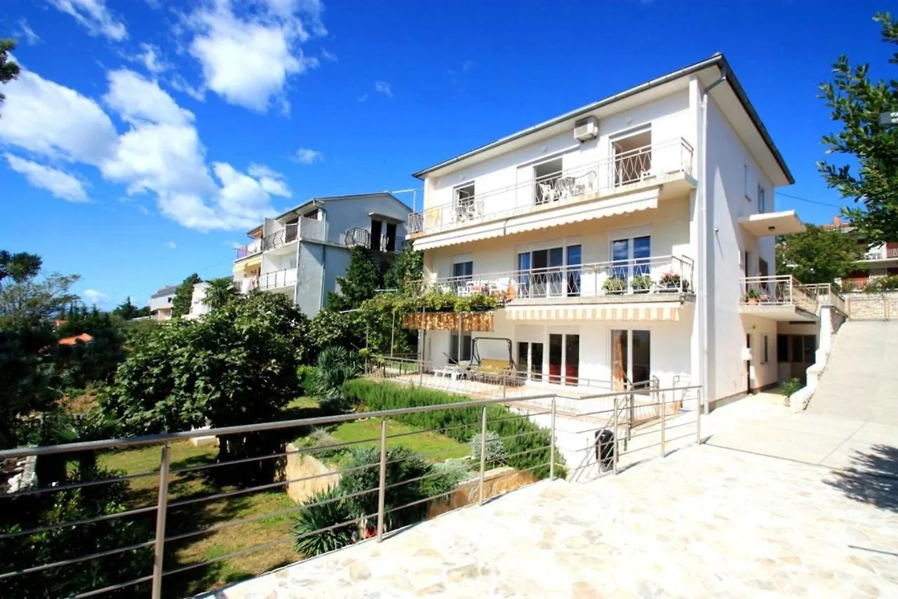 Apartments In Novi Vinodolski 39371